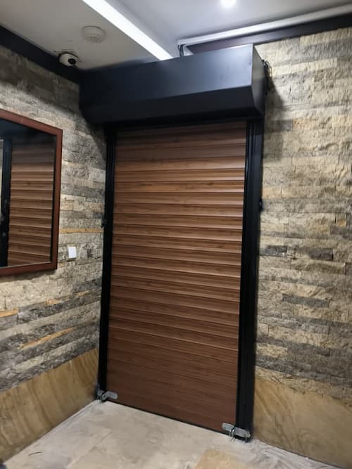 کرکره برقی آپارتمان به رنگ قهوه ای